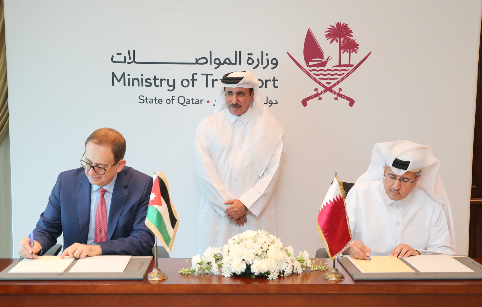 وزير المواصلات يشهد على توقيع بروتوكول بتعديل بعض أحكام اتفاقية الخدمات الجوية بين قطر والأردن
