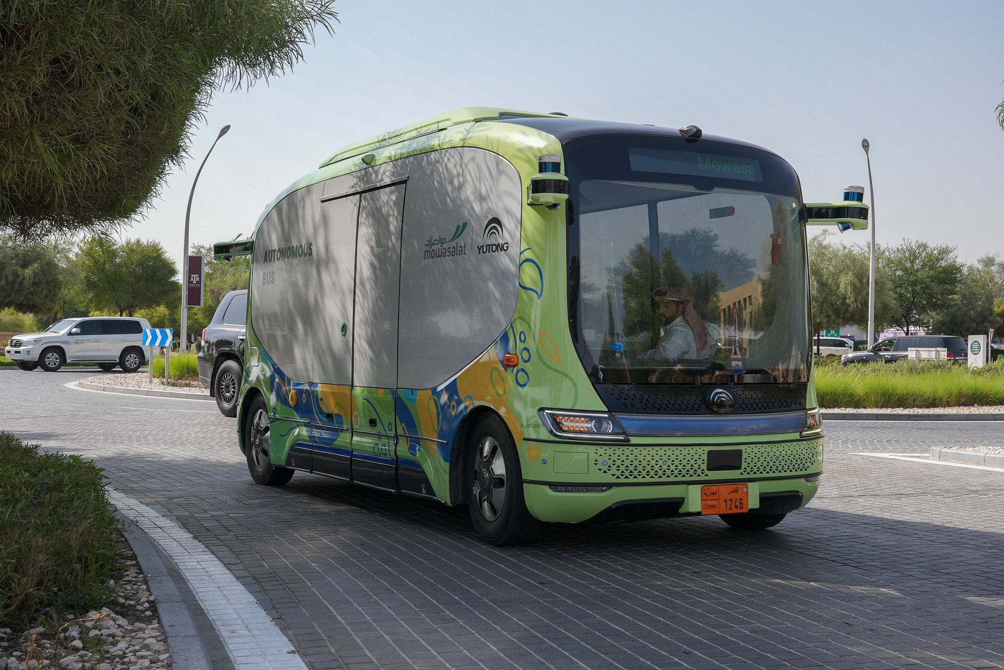 تجربة أول حافلة ذاتية القيادة لنقل الركاب داخل المدينة التعليمية بمؤسسة قطر