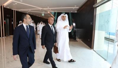 وزير النقل المصري يزور ميناء حمد