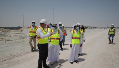 وزير المواصلات والاتصالات يشهد وصول أول سفينة إلى محطة الحاويات الثانية في ميناء حمد 