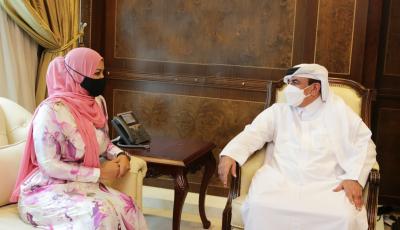 وزير المواصلات والاتصالات يجتمع مع وزيرة المواصلات والطيران المدني المالديفية