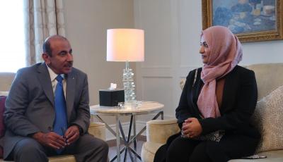 وزير المواصلات والاتصالات يجتمع مع وزيرة المواصلات والطيران المدني المالديفية