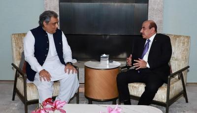 Minister Meets with Pakistan Maritime Affairs Minister 
