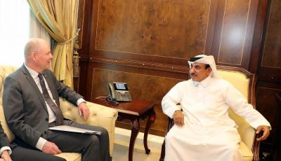 Minister Meets with Swedish Ambassador