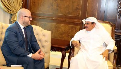 Minister Meets with U.S. Chargé dAffaires