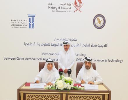 وزير المواصلات يشهد على توقيع مذكرة تفاهم بين أكاديمية قطر لعلوم الطيران وجامعة الدوحة للعلوم والتكنولوجيا